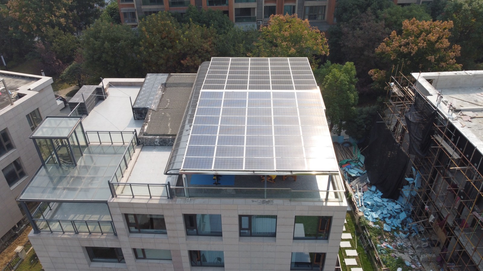 别墅屋顶为什么出格适合装置光伏发电系统？